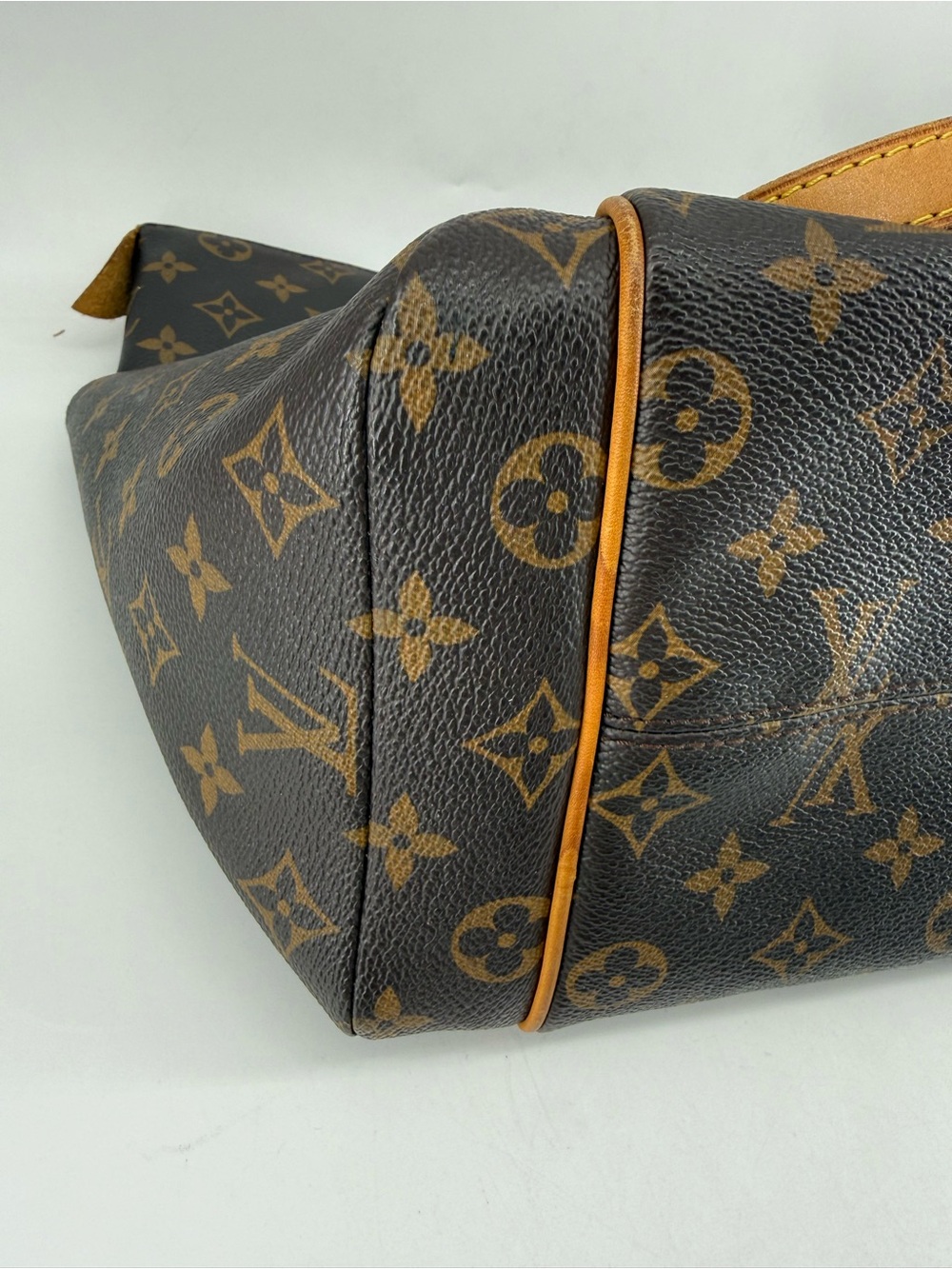 Louis Vuitton Totally Monogram Canvas Shoulder Tote - Picture 6 of 13